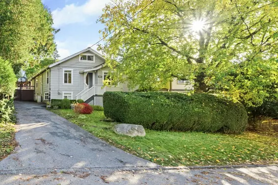 2340 Chesterfield Avenue, North Vancouver For Sale - image 1