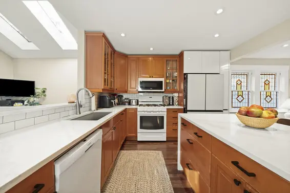 2340 Chesterfield Avenue, North Vancouver For Sale - image 6