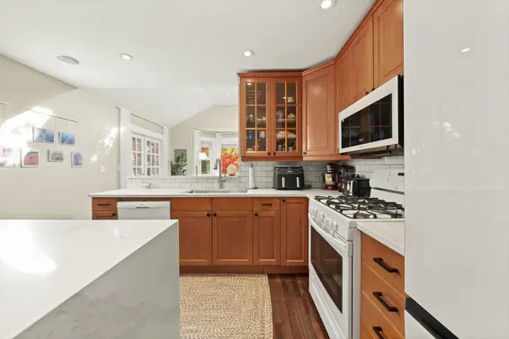 2340 Chesterfield Avenue, North Vancouver For Sale - image 7