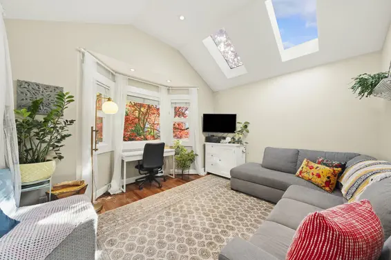 2340 Chesterfield Avenue, North Vancouver For Sale - image 9