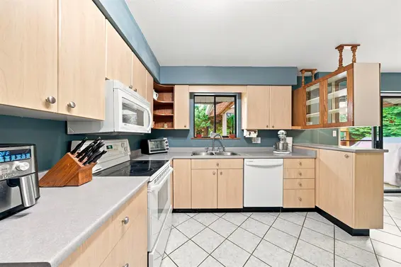2161 Floralynn Crescent, North Vancouver For Sale - image 10