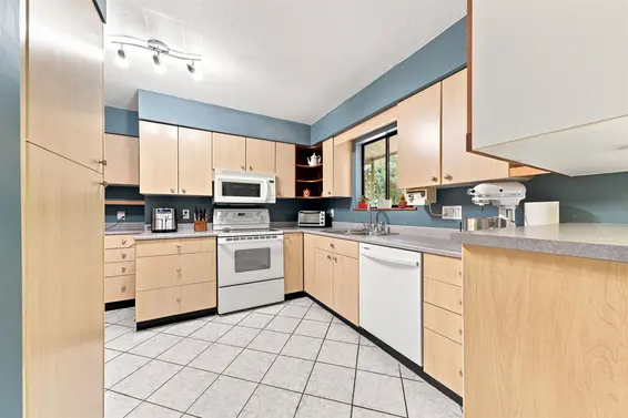 2161 Floralynn Crescent, North Vancouver For Sale - image 8