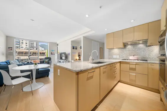 311 150 West 15 Street, North Vancouver For Sale - image 2