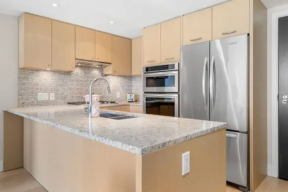 311 150 West 15 Street, North Vancouver For Sale - image 4
