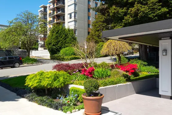 204 650 16th Street, West Vancouver For Sale - image 4