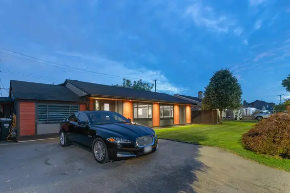 1249 Alderwood Place, North Vancouver For Sale - image 3
