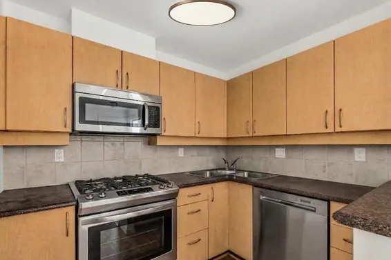 206 3151 Connaught Crescent, North Vancouver For Sale - image 7