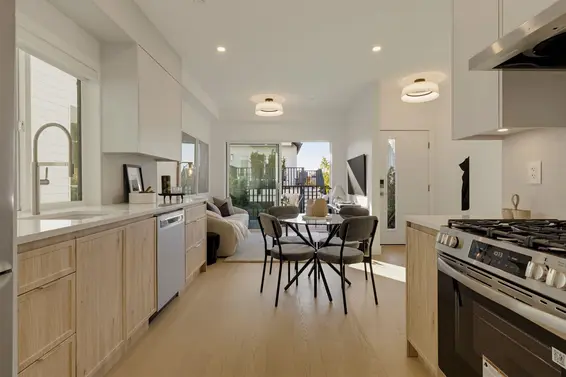 2 328 West 14th Street, North Vancouver For Sale - image 10