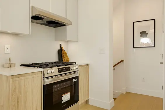 2 328 West 14th Street, North Vancouver For Sale - image 15