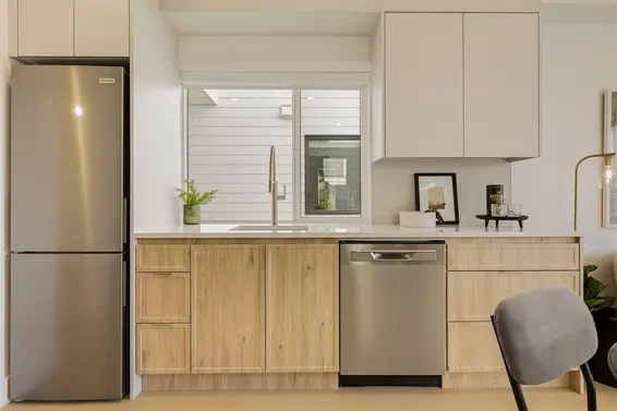 2 328 West 14th Street, North Vancouver For Sale - image 3