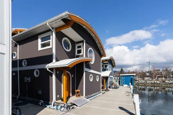 22 415 West Esplanade Avenue, North Vancouver For Sale - image 1