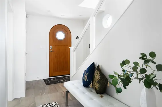 22 415 West Esplanade Avenue, North Vancouver For Sale - image 3