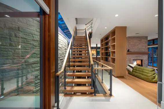 6780 Batchelor Bay Place, West Vancouver For Sale - image 2