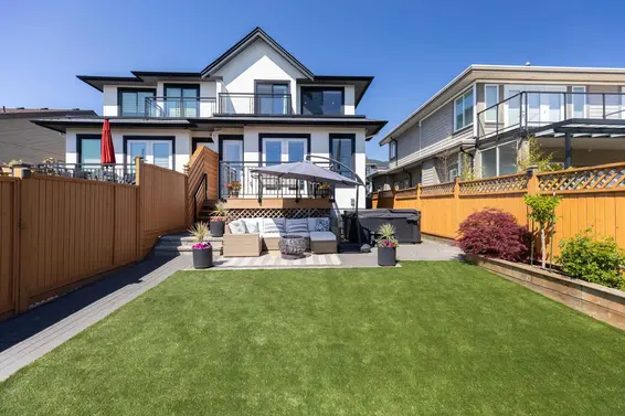 215 East 22nd Street, North Vancouver