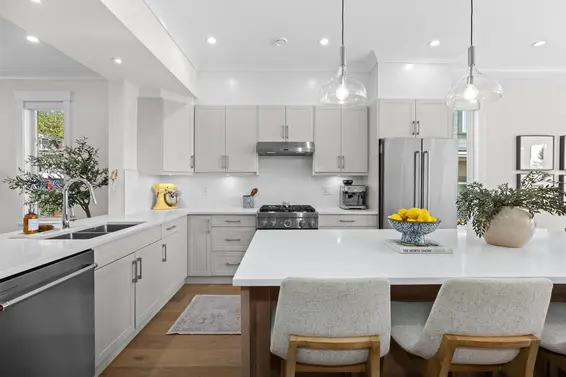 215 East 22nd Street, North Vancouver For Sale - image 2