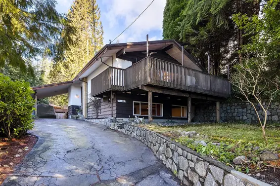 1366 Winton Avenue, North Vancouver