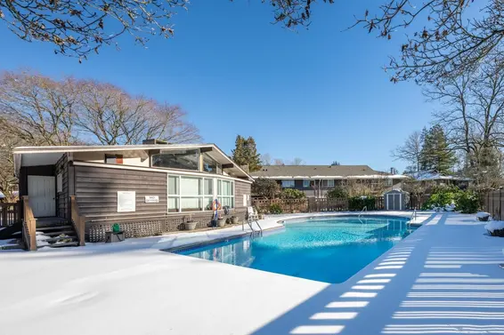609 555 West 28th Street, North Vancouver