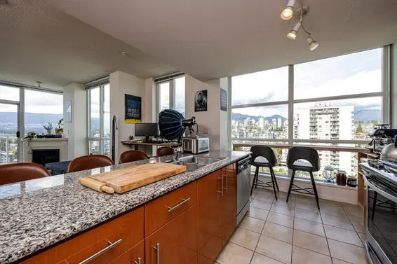 2107 188 East Esplanade Street, North Vancouver For Sale - image 3