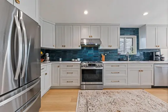 1110 Deep Cove Road, North Vancouver For Sale - image 9