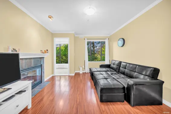 210 175 East 10th Street, North Vancouver For Sale - image 2
