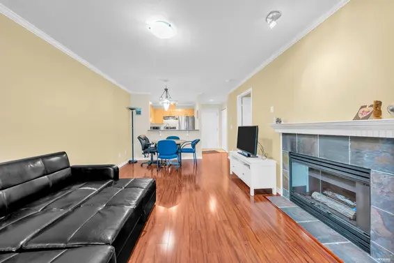 210 175 East 10th Street, North Vancouver For Sale - image 4