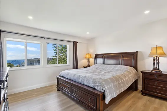 1111 Gilston Road, West Vancouver For Sale - image 11