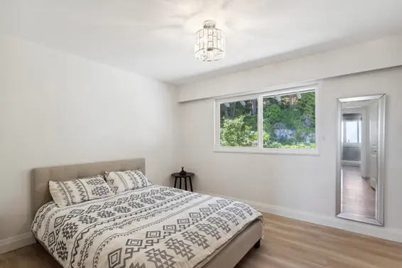 1111 Gilston Road, West Vancouver For Sale - image 15