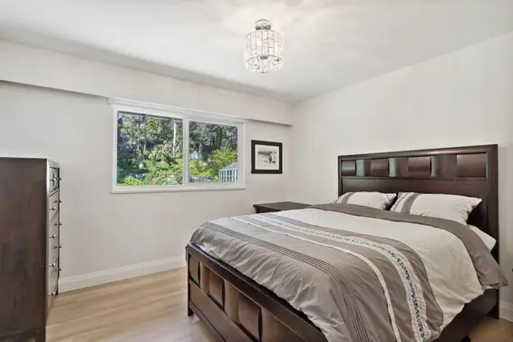 1111 Gilston Road, West Vancouver For Sale - image 9