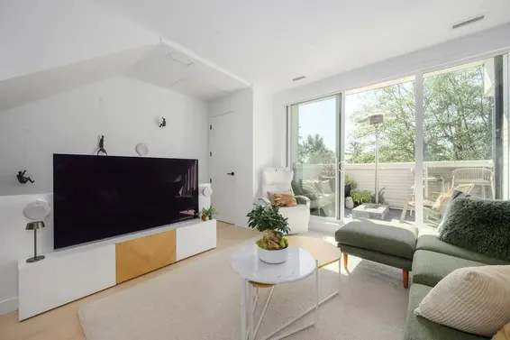 204 650 East 2nd Street, North Vancouver For Sale - image 4