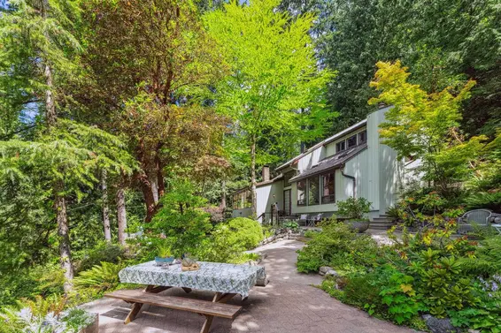 385 Oceanview Road, Lions Bay
