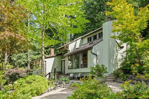 385 Oceanview Road, Lions Bay For Sale - image 2