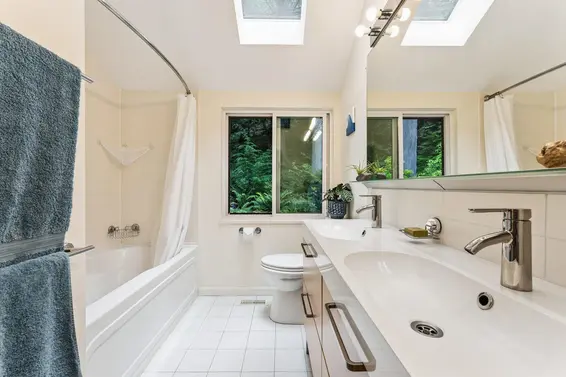 385 Oceanview Road, Lions Bay For Sale - image 28