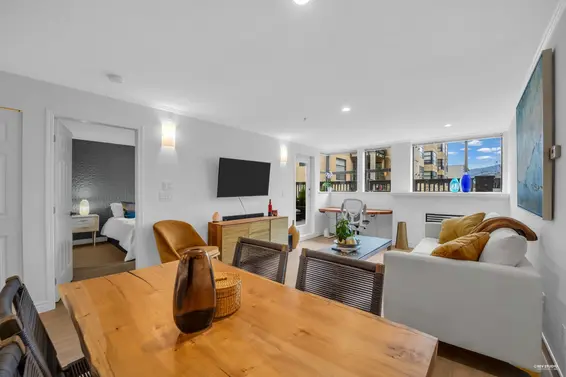 207 305 Lonsdale Avenue, North Vancouver