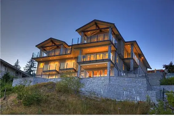 2562 Garden Court, West Vancouver