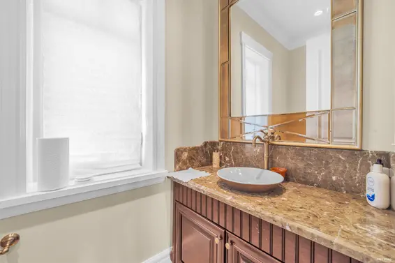 2562 Garden Court, West Vancouver For Sale - image 12