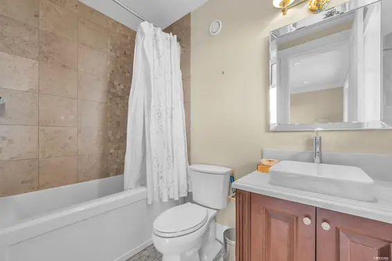 2562 Garden Court, West Vancouver For Sale - image 17