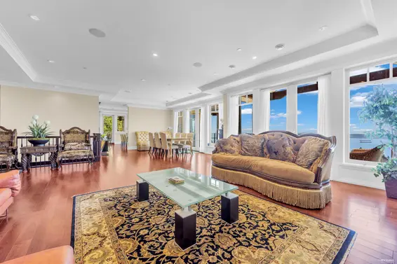 2562 Garden Court, West Vancouver For Sale - image 2