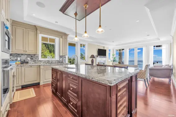 2562 Garden Court, West Vancouver For Sale - image 4
