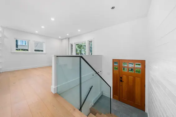 532 East 18th Street, North Vancouver For Sale - image 2