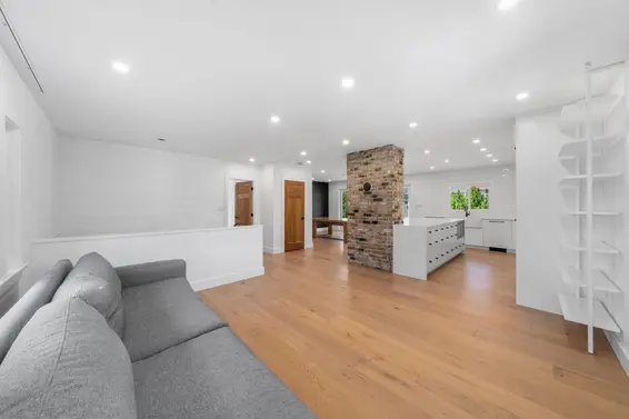 532 East 18th Street, North Vancouver For Sale - image 5