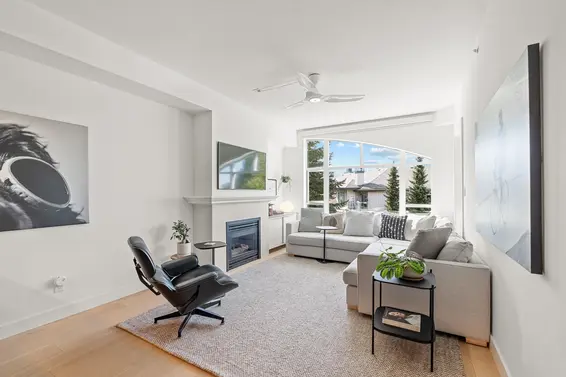 407 3600 Windcrest Drive, North Vancouver
