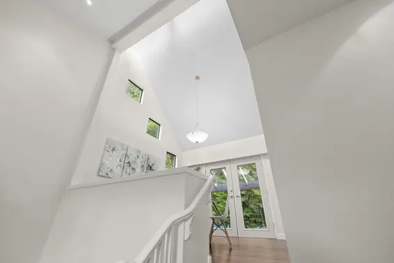 3690 Rutherford Crescent, North Vancouver For Sale - image 11