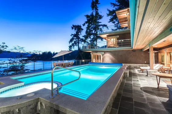 5363 Kew Cliff Road, West Vancouver For Sale - image 2