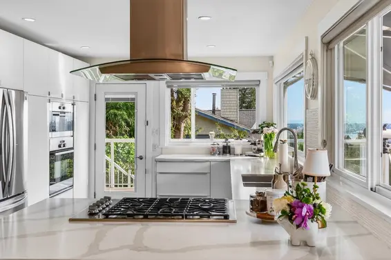 668 Alpine Court, North Vancouver For Sale - image 10