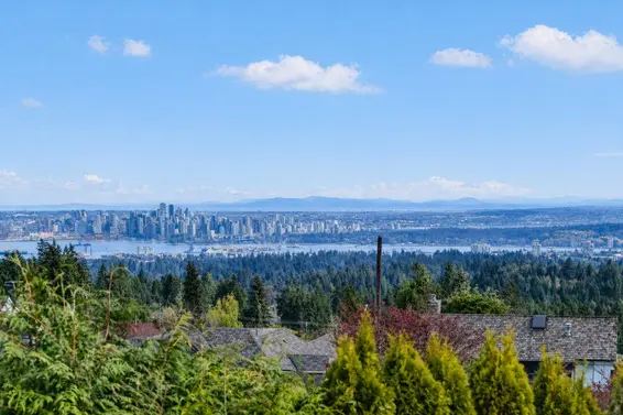 668 Alpine Court, North Vancouver For Sale - image 2