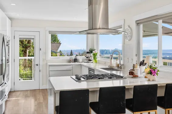 668 Alpine Court, North Vancouver For Sale - image 7