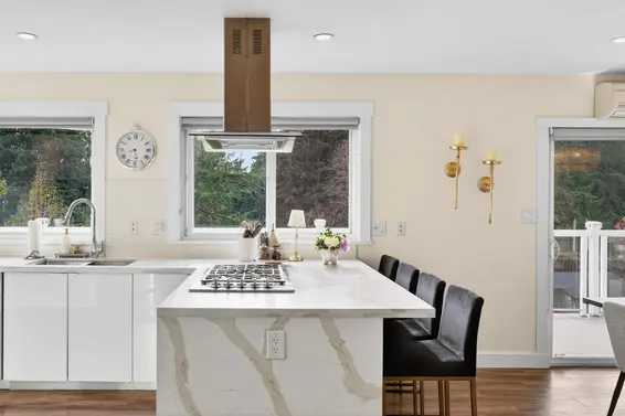 668 Alpine Court, North Vancouver For Sale - image 8