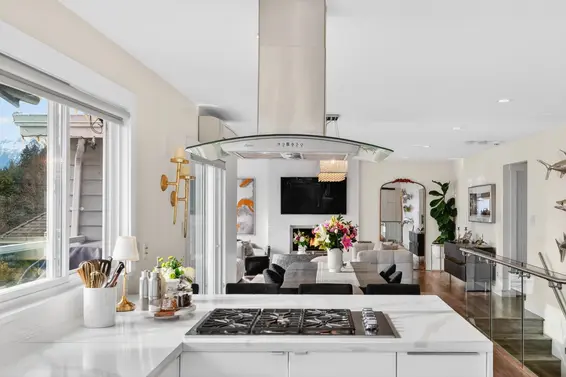 668 Alpine Court, North Vancouver For Sale - image 9