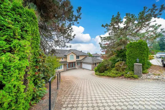 2138 Westhill Place, West Vancouver For Sale - image 2