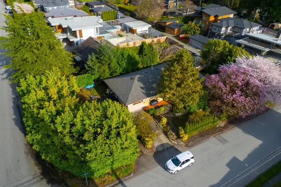1296 Inglewood Avenue, West Vancouver For Sale - image 10